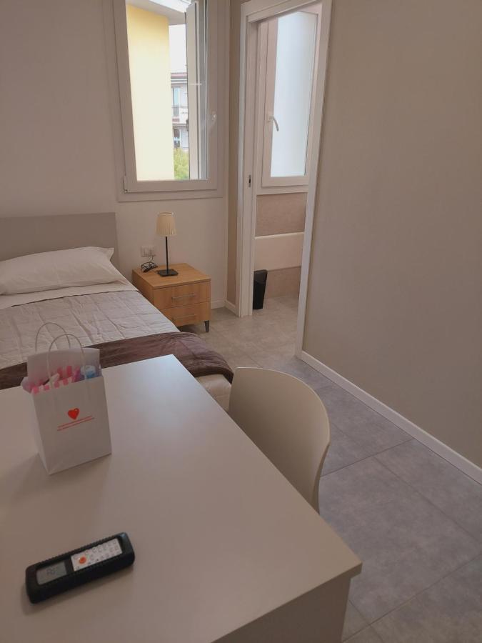 Residenza Delizia Camere & Appartamenti "Residenze Del Cuore"ヴェローナ エクステリア 写真