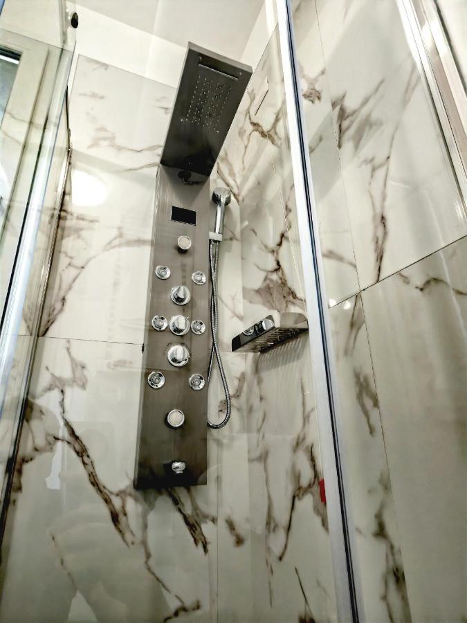 Residenza Delizia Camere & Appartamenti "Residenze Del Cuore"ヴェローナ エクステリア 写真