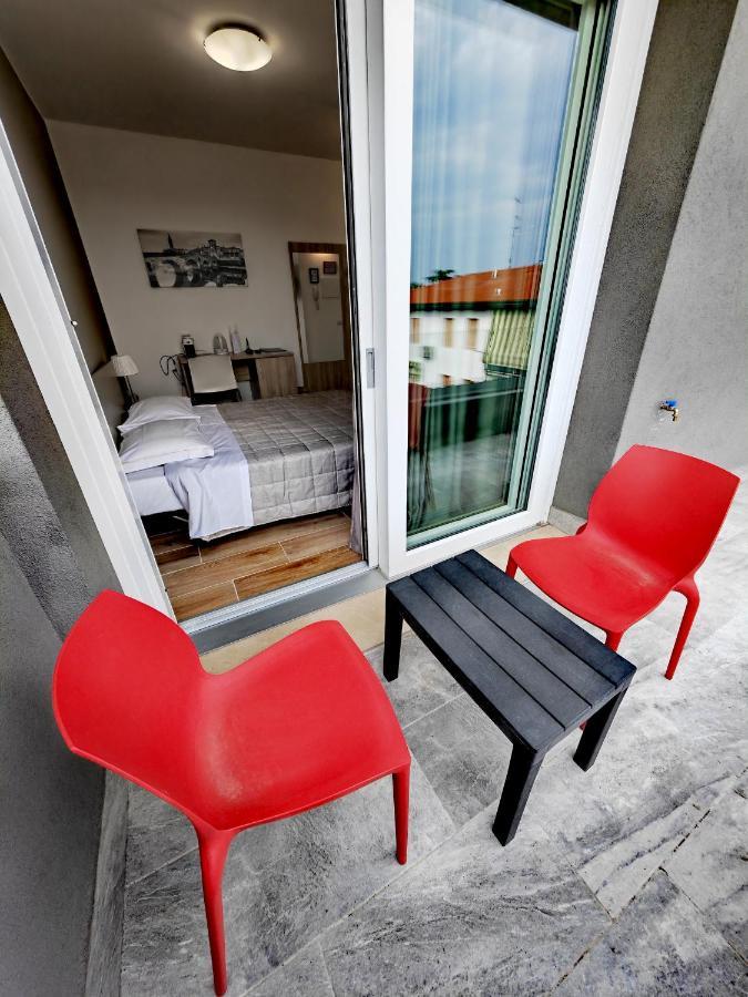 Residenza Delizia Camere & Appartamenti "Residenze Del Cuore"ヴェローナ エクステリア 写真