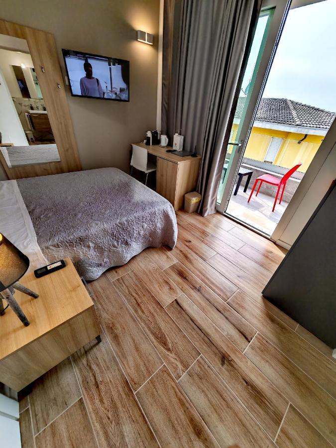 Residenza Delizia Camere & Appartamenti "Residenze Del Cuore"ヴェローナ エクステリア 写真